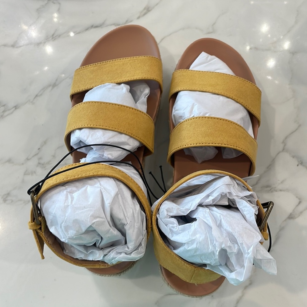 Universal Thread Mustard Yellow Wedges